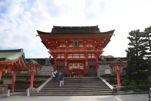 伏見稲荷大社の山門・神門