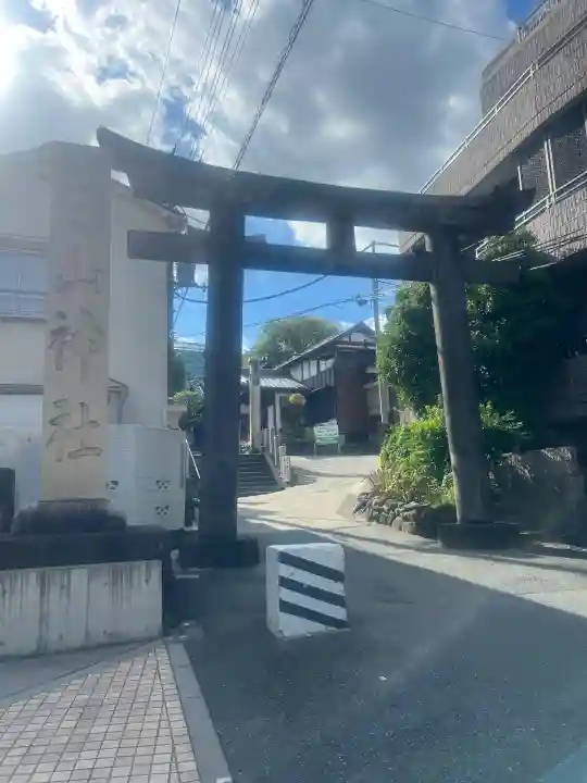白山神社の{uncategorized: "未分類", other: "その他", undefined: "問題あり", building: "その他建物", grave: "お墓", sacred_gate: "鳥居", guardian: "狛犬", statue: "像", buddha: "仏像", history: "歴史", nature: "自然", garden: "庭園", animal: "動物", pagoda: "塔", temizu: "手水舎", mountain_gate: "山門・神門", sanctuary: "本殿・本堂", subordinate: "末社・摂社", art: "芸術", scenery: "景色", jizo: "地蔵", ema: "絵馬", goshuin: "御朱印", omikuji: "おみくじ", items: "授与品その他", amulet: "お守り", goshuincho: "御朱印帳", eats: "食事", festival: "お祭り", votive_dance: "神楽", shichigosan: "七五三参", wedding: "結婚式", experience: "体験その他", initially: "初詣", around: "周辺", anti_infection: "感染症対策"}
