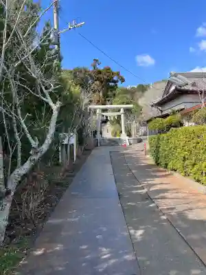 高家神社の{uncategorized: "未分類", other: "その他", undefined: "問題あり", building: "その他建物", grave: "お墓", sacred_gate: "鳥居", guardian: "狛犬", statue: "像", buddha: "仏像", history: "歴史", nature: "自然", garden: "庭園", animal: "動物", pagoda: "塔", temizu: "手水舎", mountain_gate: "山門・神門", sanctuary: "本殿・本堂", subordinate: "末社・摂社", art: "芸術", scenery: "景色", jizo: "地蔵", ema: "絵馬", goshuin: "御朱印", omikuji: "おみくじ", items: "授与品その他", amulet: "お守り", goshuincho: "御朱印帳", eats: "食事", festival: "お祭り", votive_dance: "神楽", shichigosan: "七五三参", wedding: "結婚式", experience: "体験その他", initially: "初詣", around: "周辺", anti_infection: "感染症対策"}