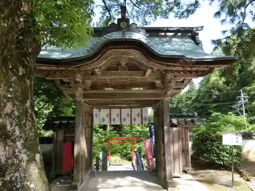 感神院木山寺の山門