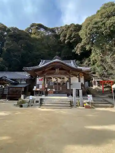 石上布都魂神社の{uncategorized: "未分類", other: "その他", undefined: "問題あり", building: "その他建物", grave: "お墓", sacred_gate: "鳥居", guardian: "狛犬", statue: "像", buddha: "仏像", history: "歴史", nature: "自然", garden: "庭園", animal: "動物", pagoda: "塔", temizu: "手水舎", mountain_gate: "山門・神門", sanctuary: "本殿・本堂", subordinate: "末社・摂社", art: "芸術", scenery: "景色", jizo: "地蔵", ema: "絵馬", goshuin: "御朱印", omikuji: "おみくじ", items: "授与品その他", amulet: "お守り", goshuincho: "御朱印帳", eats: "食事", festival: "お祭り", votive_dance: "神楽", shichigosan: "七五三参", wedding: "結婚式", experience: "体験その他", initially: "初詣", around: "周辺", anti_infection: "感染症対策"}