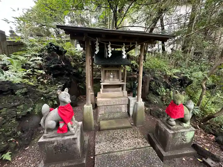赤坂氷川神社の{uncategorized: "未分類", other: "その他", undefined: "問題あり", building: "その他建物", grave: "お墓", sacred_gate: "鳥居", guardian: "狛犬", statue: "像", buddha: "仏像", history: "歴史", nature: "自然", garden: "庭園", animal: "動物", pagoda: "塔", temizu: "手水舎", mountain_gate: "山門・神門", sanctuary: "本殿・本堂", subordinate: "末社・摂社", art: "芸術", scenery: "景色", jizo: "地蔵", ema: "絵馬", goshuin: "御朱印", omikuji: "おみくじ", items: "授与品その他", amulet: "お守り", goshuincho: "御朱印帳", eats: "食事", festival: "お祭り", votive_dance: "神楽", shichigosan: "七五三参", wedding: "結婚式", experience: "体験その他", initially: "初詣", around: "周辺", anti_infection: "感染症対策"}