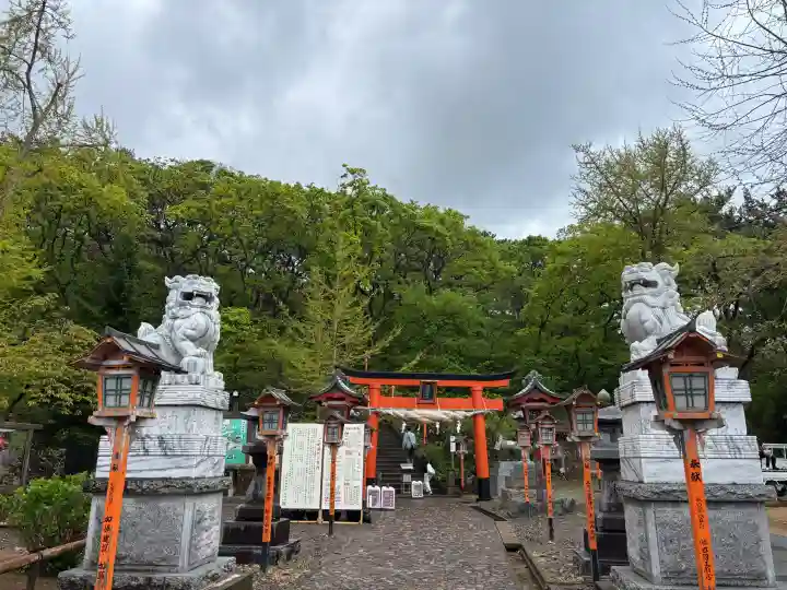 高山稲荷神社の{uncategorized: "未分類", other: "その他", undefined: "問題あり", building: "その他建物", grave: "お墓", sacred_gate: "鳥居", guardian: "狛犬", statue: "像", buddha: "仏像", history: "歴史", nature: "自然", garden: "庭園", animal: "動物", pagoda: "塔", temizu: "手水舎", mountain_gate: "山門・神門", sanctuary: "本殿・本堂", subordinate: "末社・摂社", art: "芸術", scenery: "景色", jizo: "地蔵", ema: "絵馬", goshuin: "御朱印", omikuji: "おみくじ", items: "授与品その他", amulet: "お守り", goshuincho: "御朱印帳", eats: "食事", festival: "お祭り", votive_dance: "神楽", shichigosan: "七五三参", wedding: "結婚式", experience: "体験その他", initially: "初詣", around: "周辺", anti_infection: "感染症対策"}