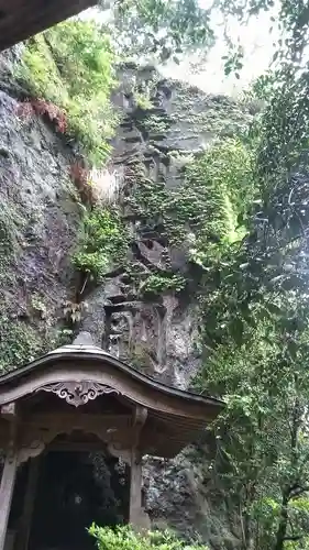 犬飼石仏の建物その他