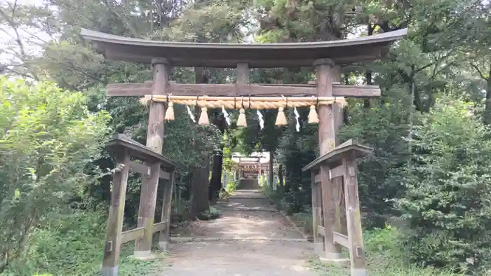 三ケ尻八幡神社の鳥居