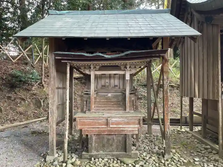 日枝神社 (甲南町稗谷)の{uncategorized: "未分類", other: "その他", undefined: "問題あり", building: "その他建物", grave: "お墓", sacred_gate: "鳥居", guardian: "狛犬", statue: "像", buddha: "仏像", history: "歴史", nature: "自然", garden: "庭園", animal: "動物", pagoda: "塔", temizu: "手水舎", mountain_gate: "山門・神門", sanctuary: "本殿・本堂", subordinate: "末社・摂社", art: "芸術", scenery: "景色", jizo: "地蔵", ema: "絵馬", goshuin: "御朱印", omikuji: "おみくじ", items: "授与品その他", amulet: "お守り", goshuincho: "御朱印帳", eats: "食事", festival: "お祭り", votive_dance: "神楽", shichigosan: "七五三参", wedding: "結婚式", experience: "体験その他", initially: "初詣", around: "周辺", anti_infection: "感染症対策"}