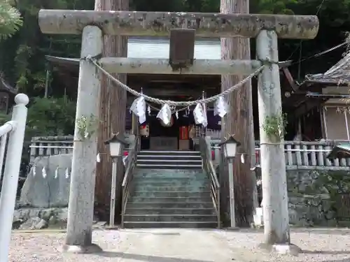 諏訪神社の鳥居