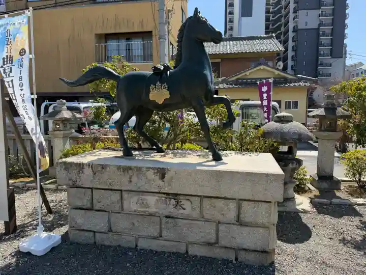 豊国神社の{uncategorized: "未分類", other: "その他", undefined: "問題あり", building: "その他建物", grave: "お墓", sacred_gate: "鳥居", guardian: "狛犬", statue: "像", buddha: "仏像", history: "歴史", nature: "自然", garden: "庭園", animal: "動物", pagoda: "塔", temizu: "手水舎", mountain_gate: "山門・神門", sanctuary: "本殿・本堂", subordinate: "末社・摂社", art: "芸術", scenery: "景色", jizo: "地蔵", ema: "絵馬", goshuin: "御朱印", omikuji: "おみくじ", items: "授与品その他", amulet: "お守り", goshuincho: "御朱印帳", eats: "食事", festival: "お祭り", votive_dance: "神楽", shichigosan: "七五三参", wedding: "結婚式", experience: "体験その他", initially: "初詣", around: "周辺", anti_infection: "感染症対策"}