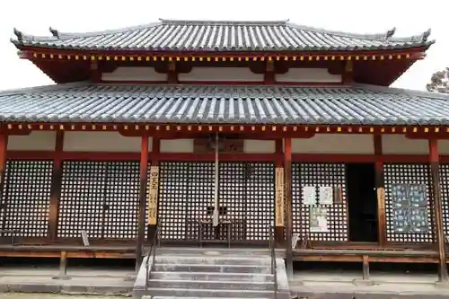 西大寺の本殿・本堂