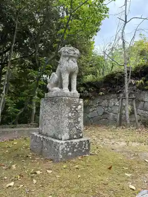 周防國総社宮 佐波神社の{uncategorized: "未分類", other: "その他", undefined: "問題あり", building: "その他建物", grave: "お墓", sacred_gate: "鳥居", guardian: "狛犬", statue: "像", buddha: "仏像", history: "歴史", nature: "自然", garden: "庭園", animal: "動物", pagoda: "塔", temizu: "手水舎", mountain_gate: "山門・神門", sanctuary: "本殿・本堂", subordinate: "末社・摂社", art: "芸術", scenery: "景色", jizo: "地蔵", ema: "絵馬", goshuin: "御朱印", omikuji: "おみくじ", items: "授与品その他", amulet: "お守り", goshuincho: "御朱印帳", eats: "食事", festival: "お祭り", votive_dance: "神楽", shichigosan: "七五三参", wedding: "結婚式", experience: "体験その他", initially: "初詣", around: "周辺", anti_infection: "感染症対策"}