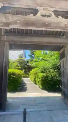 大通寺の{uncategorized: "未分類", other: "その他", undefined: "問題あり", building: "その他建物", grave: "お墓", sacred_gate: "鳥居", guardian: "狛犬", statue: "像", buddha: "仏像", history: "歴史", nature: "自然", garden: "庭園", animal: "動物", pagoda: "塔", temizu: "手水舎", mountain_gate: "山門・神門", sanctuary: "本殿・本堂", subordinate: "末社・摂社", art: "芸術", scenery: "景色", jizo: "地蔵", ema: "絵馬", goshuin: "御朱印", omikuji: "おみくじ", items: "授与品その他", amulet: "お守り", goshuincho: "御朱印帳", eats: "食事", festival: "お祭り", votive_dance: "神楽", shichigosan: "七五三参", wedding: "結婚式", experience: "体験その他", initially: "初詣", around: "周辺", anti_infection: "感染症対策"}