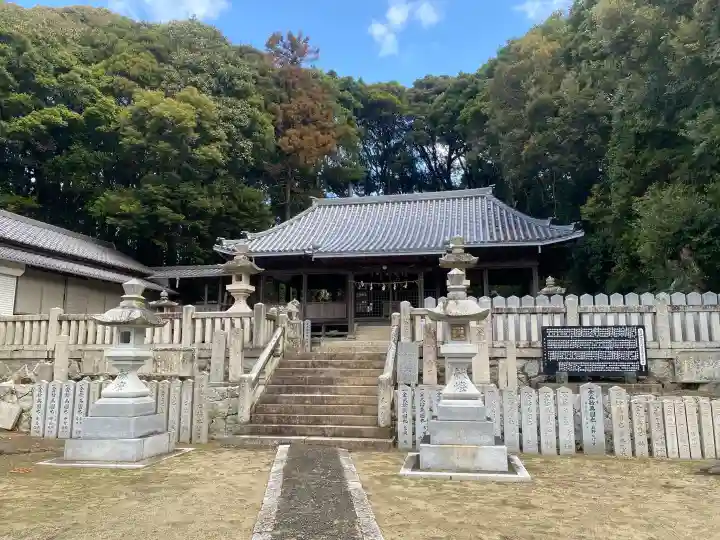 賀茂神社の{uncategorized: "未分類", other: "その他", undefined: "問題あり", building: "その他建物", grave: "お墓", sacred_gate: "鳥居", guardian: "狛犬", statue: "像", buddha: "仏像", history: "歴史", nature: "自然", garden: "庭園", animal: "動物", pagoda: "塔", temizu: "手水舎", mountain_gate: "山門・神門", sanctuary: "本殿・本堂", subordinate: "末社・摂社", art: "芸術", scenery: "景色", jizo: "地蔵", ema: "絵馬", goshuin: "御朱印", omikuji: "おみくじ", items: "授与品その他", amulet: "お守り", goshuincho: "御朱印帳", eats: "食事", festival: "お祭り", votive_dance: "神楽", shichigosan: "七五三参", wedding: "結婚式", experience: "体験その他", initially: "初詣", around: "周辺", anti_infection: "感染症対策"}