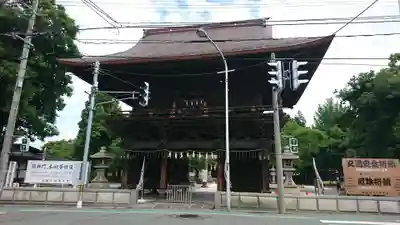 鳥海月山両所宮の山門・神門