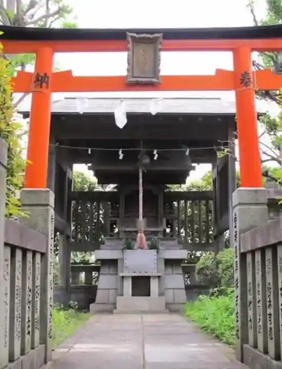 中央市場稲荷社の{uncategorized: "未分類", other: "その他", undefined: "問題あり", building: "その他建物", grave: "お墓", sacred_gate: "鳥居", guardian: "狛犬", statue: "像", buddha: "仏像", history: "歴史", nature: "自然", garden: "庭園", animal: "動物", pagoda: "塔", temizu: "手水舎", mountain_gate: "山門・神門", sanctuary: "本殿・本堂", subordinate: "末社・摂社", art: "芸術", scenery: "景色", jizo: "地蔵", ema: "絵馬", goshuin: "御朱印", omikuji: "おみくじ", items: "授与品その他", amulet: "お守り", goshuincho: "御朱印帳", eats: "食事", festival: "お祭り", votive_dance: "神楽", shichigosan: "七五三参", wedding: "結婚式", experience: "体験その他", initially: "初詣", around: "周辺", anti_infection: "感染症対策"}