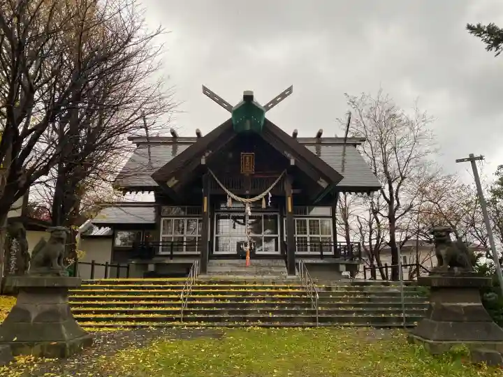 豊足神社の{uncategorized: "未分類", other: "その他", undefined: "問題あり", building: "その他建物", grave: "お墓", sacred_gate: "鳥居", guardian: "狛犬", statue: "像", buddha: "仏像", history: "歴史", nature: "自然", garden: "庭園", animal: "動物", pagoda: "塔", temizu: "手水舎", mountain_gate: "山門・神門", sanctuary: "本殿・本堂", subordinate: "末社・摂社", art: "芸術", scenery: "景色", jizo: "地蔵", ema: "絵馬", goshuin: "御朱印", omikuji: "おみくじ", items: "授与品その他", amulet: "お守り", goshuincho: "御朱印帳", eats: "食事", festival: "お祭り", votive_dance: "神楽", shichigosan: "七五三参", wedding: "結婚式", experience: "体験その他", initially: "初詣", around: "周辺", anti_infection: "感染症対策"}