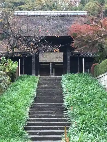 横浜　西方寺の山門