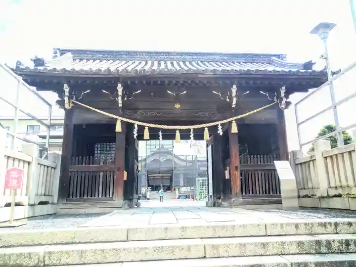 岡山神社の山門・神門