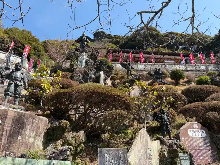 建長寺 半僧坊の{uncategorized: "未分類", other: "その他", undefined: "問題あり", building: "その他建物", grave: "お墓", sacred_gate: "鳥居", guardian: "狛犬", statue: "像", buddha: "仏像", history: "歴史", nature: "自然", garden: "庭園", animal: "動物", pagoda: "塔", temizu: "手水舎", mountain_gate: "山門・神門", sanctuary: "本殿・本堂", subordinate: "末社・摂社", art: "芸術", scenery: "景色", jizo: "地蔵", ema: "絵馬", goshuin: "御朱印", omikuji: "おみくじ", items: "授与品その他", amulet: "お守り", goshuincho: "御朱印帳", eats: "食事", festival: "お祭り", votive_dance: "神楽", shichigosan: "七五三参", wedding: "結婚式", experience: "体験その他", initially: "初詣", around: "周辺", anti_infection: "感染症対策"}