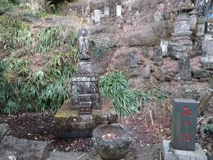 岩舟山高勝寺の像