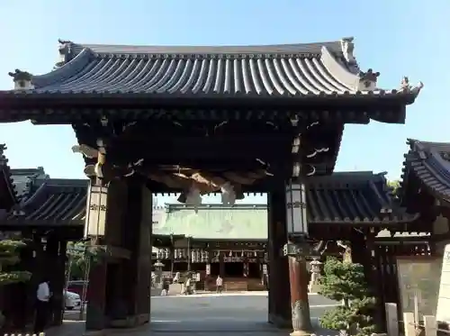 枚岡神社の山門