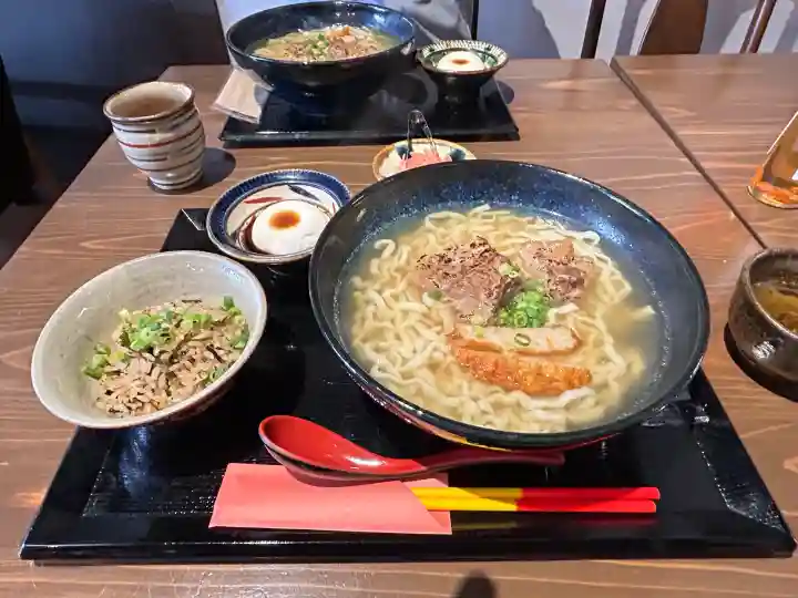 大宮飯沼神社の{uncategorized: "未分類", other: "その他", undefined: "問題あり", building: "その他建物", grave: "お墓", sacred_gate: "鳥居", guardian: "狛犬", statue: "像", buddha: "仏像", history: "歴史", nature: "自然", garden: "庭園", animal: "動物", pagoda: "塔", temizu: "手水舎", mountain_gate: "山門・神門", sanctuary: "本殿・本堂", subordinate: "末社・摂社", art: "芸術", scenery: "景色", jizo: "地蔵", ema: "絵馬", goshuin: "御朱印", omikuji: "おみくじ", items: "授与品その他", amulet: "お守り", goshuincho: "御朱印帳", eats: "食事", festival: "お祭り", votive_dance: "神楽", shichigosan: "七五三参", wedding: "結婚式", experience: "体験その他", initially: "初詣", around: "周辺", anti_infection: "感染症対策"}