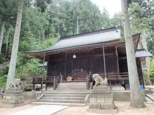 阿多由太神社の本殿