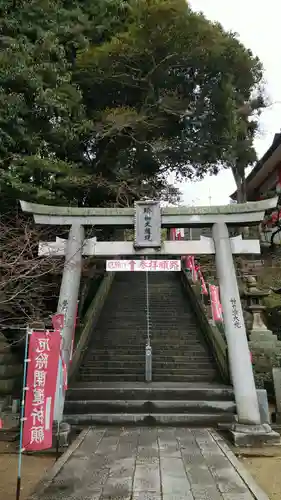 由加山 由加神社本宮の鳥居