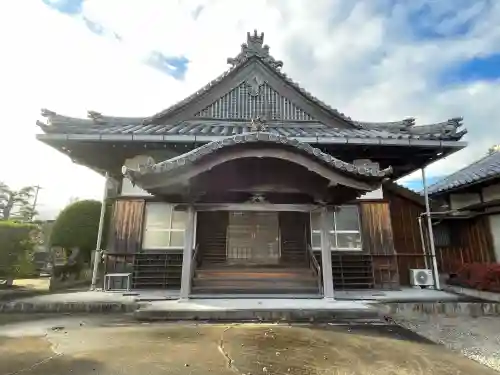 献忠寺の{uncategorized: "未分類", other: "その他", undefined: "問題あり", building: "その他建物", grave: "お墓", sacred_gate: "鳥居", guardian: "狛犬", statue: "像", buddha: "仏像", history: "歴史", nature: "自然", garden: "庭園", animal: "動物", pagoda: "塔", temizu: "手水舎", mountain_gate: "山門・神門", sanctuary: "本殿・本堂", subordinate: "末社・摂社", art: "芸術", scenery: "景色", jizo: "地蔵", ema: "絵馬", goshuin: "御朱印", omikuji: "おみくじ", items: "授与品その他", amulet: "お守り", goshuincho: "御朱印帳", eats: "食事", festival: "お祭り", votive_dance: "神楽", shichigosan: "七五三参", wedding: "結婚式", experience: "体験その他", initially: "初詣", around: "周辺", anti_infection: "感染症対策"}