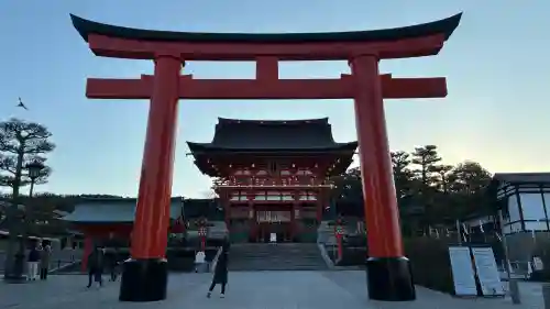 伏見稲荷大社の{uncategorized: "未分類", other: "その他", undefined: "問題あり", building: "その他建物", grave: "お墓", sacred_gate: "鳥居", guardian: "狛犬", statue: "像", buddha: "仏像", history: "歴史", nature: "自然", garden: "庭園", animal: "動物", pagoda: "塔", temizu: "手水舎", mountain_gate: "山門・神門", sanctuary: "本殿・本堂", subordinate: "末社・摂社", art: "芸術", scenery: "景色", jizo: "地蔵", ema: "絵馬", goshuin: "御朱印", omikuji: "おみくじ", items: "授与品その他", amulet: "お守り", goshuincho: "御朱印帳", eats: "食事", festival: "お祭り", votive_dance: "神楽", shichigosan: "七五三参", wedding: "結婚式", experience: "体験その他", initially: "初詣", around: "周辺", anti_infection: "感染症対策"}