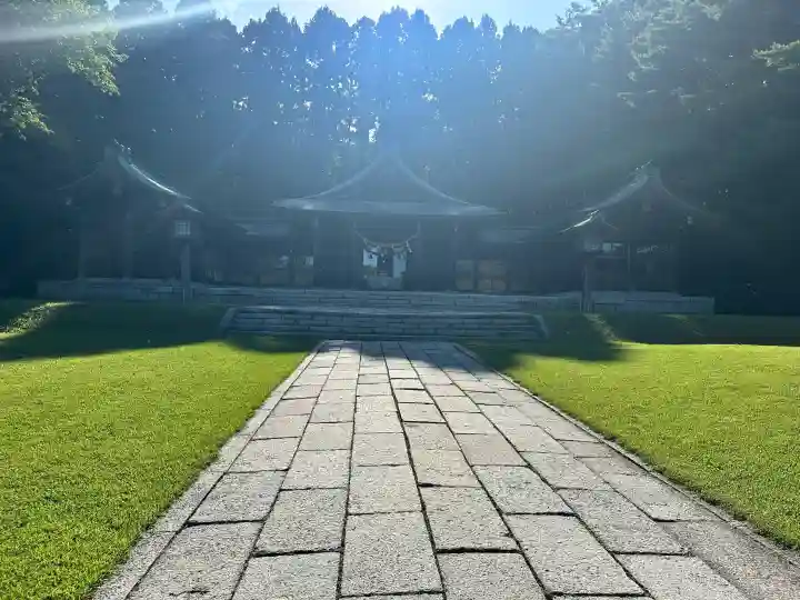 函館護國神社の{uncategorized: "未分類", other: "その他", undefined: "問題あり", building: "その他建物", grave: "お墓", sacred_gate: "鳥居", guardian: "狛犬", statue: "像", buddha: "仏像", history: "歴史", nature: "自然", garden: "庭園", animal: "動物", pagoda: "塔", temizu: "手水舎", mountain_gate: "山門・神門", sanctuary: "本殿・本堂", subordinate: "末社・摂社", art: "芸術", scenery: "景色", jizo: "地蔵", ema: "絵馬", goshuin: "御朱印", omikuji: "おみくじ", items: "授与品その他", amulet: "お守り", goshuincho: "御朱印帳", eats: "食事", festival: "お祭り", votive_dance: "神楽", shichigosan: "七五三参", wedding: "結婚式", experience: "体験その他", initially: "初詣", around: "周辺", anti_infection: "感染症対策"}