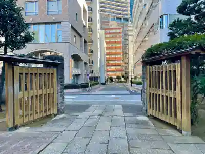 本立寺の{uncategorized: "未分類", other: "その他", undefined: "問題あり", building: "その他建物", grave: "お墓", sacred_gate: "鳥居", guardian: "狛犬", statue: "像", buddha: "仏像", history: "歴史", nature: "自然", garden: "庭園", animal: "動物", pagoda: "塔", temizu: "手水舎", mountain_gate: "山門・神門", sanctuary: "本殿・本堂", subordinate: "末社・摂社", art: "芸術", scenery: "景色", jizo: "地蔵", ema: "絵馬", goshuin: "御朱印", omikuji: "おみくじ", items: "授与品その他", amulet: "お守り", goshuincho: "御朱印帳", eats: "食事", festival: "お祭り", votive_dance: "神楽", shichigosan: "七五三参", wedding: "結婚式", experience: "体験その他", initially: "初詣", around: "周辺", anti_infection: "感染症対策"}