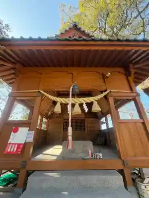 細石神社の{uncategorized: "未分類", other: "その他", undefined: "問題あり", building: "その他建物", grave: "お墓", sacred_gate: "鳥居", guardian: "狛犬", statue: "像", buddha: "仏像", history: "歴史", nature: "自然", garden: "庭園", animal: "動物", pagoda: "塔", temizu: "手水舎", mountain_gate: "山門・神門", sanctuary: "本殿・本堂", subordinate: "末社・摂社", art: "芸術", scenery: "景色", jizo: "地蔵", ema: "絵馬", goshuin: "御朱印", omikuji: "おみくじ", items: "授与品その他", amulet: "お守り", goshuincho: "御朱印帳", eats: "食事", festival: "お祭り", votive_dance: "神楽", shichigosan: "七五三参", wedding: "結婚式", experience: "体験その他", initially: "初詣", around: "周辺", anti_infection: "感染症対策"}