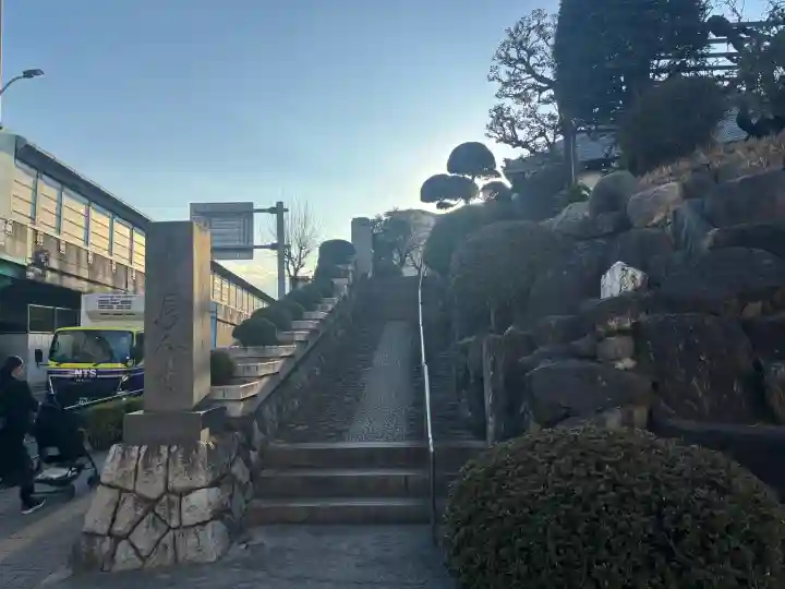 長命寺の{uncategorized: "未分類", other: "その他", undefined: "問題あり", building: "その他建物", grave: "お墓", sacred_gate: "鳥居", guardian: "狛犬", statue: "像", buddha: "仏像", history: "歴史", nature: "自然", garden: "庭園", animal: "動物", pagoda: "塔", temizu: "手水舎", mountain_gate: "山門・神門", sanctuary: "本殿・本堂", subordinate: "末社・摂社", art: "芸術", scenery: "景色", jizo: "地蔵", ema: "絵馬", goshuin: "御朱印", omikuji: "おみくじ", items: "授与品その他", amulet: "お守り", goshuincho: "御朱印帳", eats: "食事", festival: "お祭り", votive_dance: "神楽", shichigosan: "七五三参", wedding: "結婚式", experience: "体験その他", initially: "初詣", around: "周辺", anti_infection: "感染症対策"}