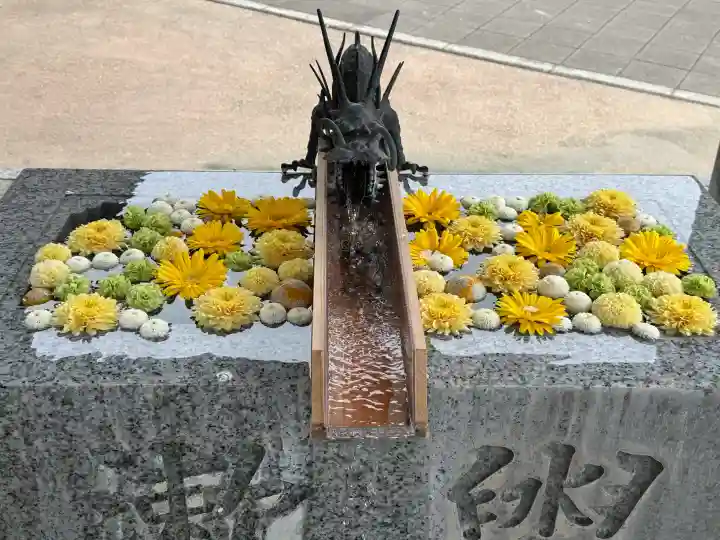 川越八幡宮の{uncategorized: "未分類", other: "その他", undefined: "問題あり", building: "その他建物", grave: "お墓", sacred_gate: "鳥居", guardian: "狛犬", statue: "像", buddha: "仏像", history: "歴史", nature: "自然", garden: "庭園", animal: "動物", pagoda: "塔", temizu: "手水舎", mountain_gate: "山門・神門", sanctuary: "本殿・本堂", subordinate: "末社・摂社", art: "芸術", scenery: "景色", jizo: "地蔵", ema: "絵馬", goshuin: "御朱印", omikuji: "おみくじ", items: "授与品その他", amulet: "お守り", goshuincho: "御朱印帳", eats: "食事", festival: "お祭り", votive_dance: "神楽", shichigosan: "七五三参", wedding: "結婚式", experience: "体験その他", initially: "初詣", around: "周辺", anti_infection: "感染症対策"}