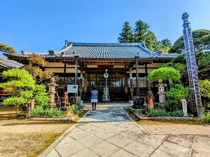 萬嶽寺の本殿・本堂