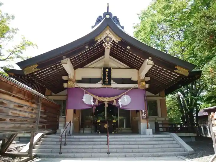 彌彦神社 (伊夜日子神社)の本殿・本堂