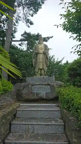 御嶽三吉神社の像