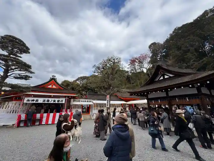 吉田神社の{uncategorized: "未分類", other: "その他", undefined: "問題あり", building: "その他建物", grave: "お墓", sacred_gate: "鳥居", guardian: "狛犬", statue: "像", buddha: "仏像", history: "歴史", nature: "自然", garden: "庭園", animal: "動物", pagoda: "塔", temizu: "手水舎", mountain_gate: "山門・神門", sanctuary: "本殿・本堂", subordinate: "末社・摂社", art: "芸術", scenery: "景色", jizo: "地蔵", ema: "絵馬", goshuin: "御朱印", omikuji: "おみくじ", items: "授与品その他", amulet: "お守り", goshuincho: "御朱印帳", eats: "食事", festival: "お祭り", votive_dance: "神楽", shichigosan: "七五三参", wedding: "結婚式", experience: "体験その他", initially: "初詣", around: "周辺", anti_infection: "感染症対策"}