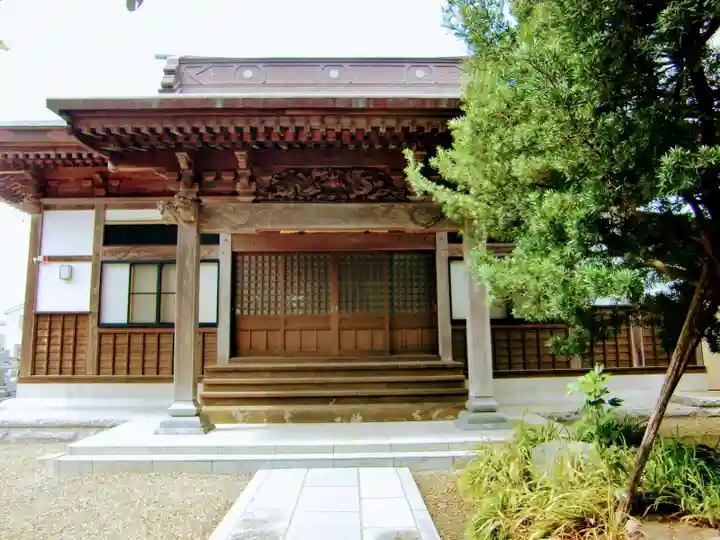 本泉寺の本殿・本堂