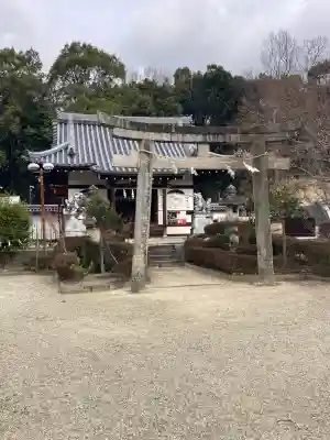 壺井八幡宮の{uncategorized: "未分類", other: "その他", undefined: "問題あり", building: "その他建物", grave: "お墓", sacred_gate: "鳥居", guardian: "狛犬", statue: "像", buddha: "仏像", history: "歴史", nature: "自然", garden: "庭園", animal: "動物", pagoda: "塔", temizu: "手水舎", mountain_gate: "山門・神門", sanctuary: "本殿・本堂", subordinate: "末社・摂社", art: "芸術", scenery: "景色", jizo: "地蔵", ema: "絵馬", goshuin: "御朱印", omikuji: "おみくじ", items: "授与品その他", amulet: "お守り", goshuincho: "御朱印帳", eats: "食事", festival: "お祭り", votive_dance: "神楽", shichigosan: "七五三参", wedding: "結婚式", experience: "体験その他", initially: "初詣", around: "周辺", anti_infection: "感染症対策"}