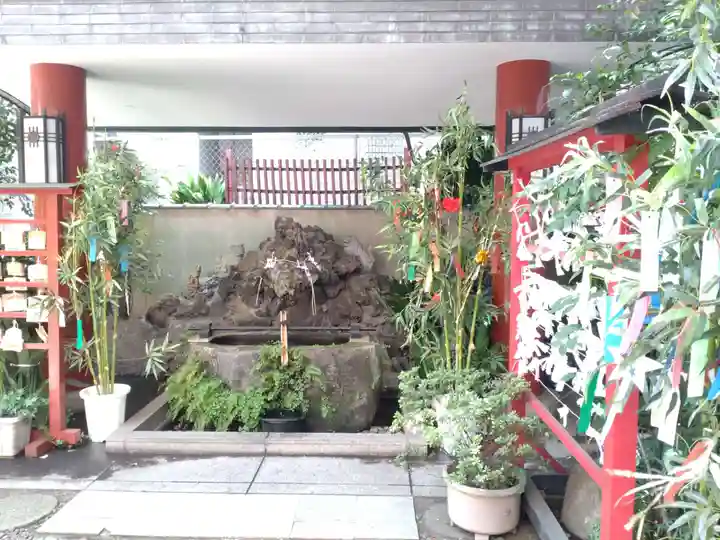三崎稲荷神社の手水舎