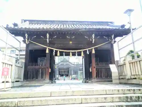 岡山神社の山門