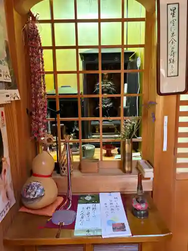 大池寺の{uncategorized: "未分類", other: "その他", undefined: "問題あり", building: "その他建物", grave: "お墓", sacred_gate: "鳥居", guardian: "狛犬", statue: "像", buddha: "仏像", history: "歴史", nature: "自然", garden: "庭園", animal: "動物", pagoda: "塔", temizu: "手水舎", mountain_gate: "山門・神門", sanctuary: "本殿・本堂", subordinate: "末社・摂社", art: "芸術", scenery: "景色", jizo: "地蔵", ema: "絵馬", goshuin: "御朱印", omikuji: "おみくじ", items: "授与品その他", amulet: "お守り", goshuincho: "御朱印帳", eats: "食事", festival: "お祭り", votive_dance: "神楽", shichigosan: "七五三参", wedding: "結婚式", experience: "体験その他", initially: "初詣", around: "周辺", anti_infection: "感染症対策"}