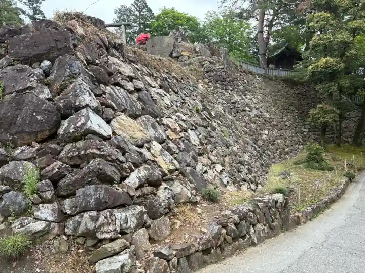 唐澤山神社の{uncategorized: "未分類", other: "その他", undefined: "問題あり", building: "その他建物", grave: "お墓", sacred_gate: "鳥居", guardian: "狛犬", statue: "像", buddha: "仏像", history: "歴史", nature: "自然", garden: "庭園", animal: "動物", pagoda: "塔", temizu: "手水舎", mountain_gate: "山門・神門", sanctuary: "本殿・本堂", subordinate: "末社・摂社", art: "芸術", scenery: "景色", jizo: "地蔵", ema: "絵馬", goshuin: "御朱印", omikuji: "おみくじ", items: "授与品その他", amulet: "お守り", goshuincho: "御朱印帳", eats: "食事", festival: "お祭り", votive_dance: "神楽", shichigosan: "七五三参", wedding: "結婚式", experience: "体験その他", initially: "初詣", around: "周辺", anti_infection: "感染症対策"}