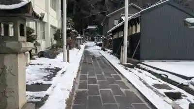走落神社の{uncategorized: "未分類", other: "その他", undefined: "問題あり", building: "その他建物", grave: "お墓", sacred_gate: "鳥居", guardian: "狛犬", statue: "像", buddha: "仏像", history: "歴史", nature: "自然", garden: "庭園", animal: "動物", pagoda: "塔", temizu: "手水舎", mountain_gate: "山門・神門", sanctuary: "本殿・本堂", subordinate: "末社・摂社", art: "芸術", scenery: "景色", jizo: "地蔵", ema: "絵馬", goshuin: "御朱印", omikuji: "おみくじ", items: "授与品その他", amulet: "お守り", goshuincho: "御朱印帳", eats: "食事", festival: "お祭り", votive_dance: "神楽", shichigosan: "七五三参", wedding: "結婚式", experience: "体験その他", initially: "初詣", around: "周辺", anti_infection: "感染症対策"}
