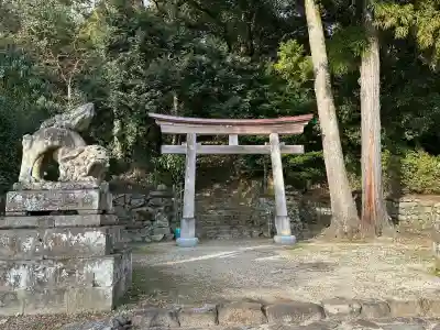 眞名井神社の{uncategorized: "未分類", other: "その他", undefined: "問題あり", building: "その他建物", grave: "お墓", sacred_gate: "鳥居", guardian: "狛犬", statue: "像", buddha: "仏像", history: "歴史", nature: "自然", garden: "庭園", animal: "動物", pagoda: "塔", temizu: "手水舎", mountain_gate: "山門・神門", sanctuary: "本殿・本堂", subordinate: "末社・摂社", art: "芸術", scenery: "景色", jizo: "地蔵", ema: "絵馬", goshuin: "御朱印", omikuji: "おみくじ", items: "授与品その他", amulet: "お守り", goshuincho: "御朱印帳", eats: "食事", festival: "お祭り", votive_dance: "神楽", shichigosan: "七五三参", wedding: "結婚式", experience: "体験その他", initially: "初詣", around: "周辺", anti_infection: "感染症対策"}