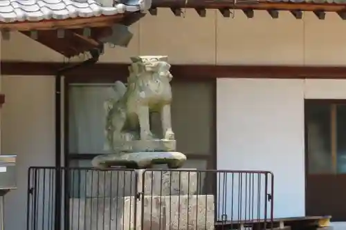 八岩華神社の狛犬