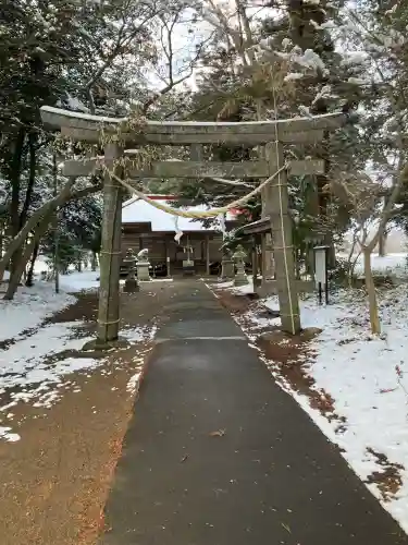 飯貝熊野神社の{uncategorized: "未分類", other: "その他", undefined: "問題あり", building: "その他建物", grave: "お墓", sacred_gate: "鳥居", guardian: "狛犬", statue: "像", buddha: "仏像", history: "歴史", nature: "自然", garden: "庭園", animal: "動物", pagoda: "塔", temizu: "手水舎", mountain_gate: "山門・神門", sanctuary: "本殿・本堂", subordinate: "末社・摂社", art: "芸術", scenery: "景色", jizo: "地蔵", ema: "絵馬", goshuin: "御朱印", omikuji: "おみくじ", items: "授与品その他", amulet: "お守り", goshuincho: "御朱印帳", eats: "食事", festival: "お祭り", votive_dance: "神楽", shichigosan: "七五三参", wedding: "結婚式", experience: "体験その他", initially: "初詣", around: "周辺", anti_infection: "感染症対策"}