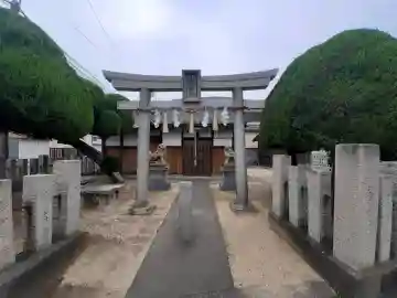 小松神社の{uncategorized: "未分類", other: "その他", undefined: "問題あり", building: "その他建物", grave: "お墓", sacred_gate: "鳥居", guardian: "狛犬", statue: "像", buddha: "仏像", history: "歴史", nature: "自然", garden: "庭園", animal: "動物", pagoda: "塔", temizu: "手水舎", mountain_gate: "山門・神門", sanctuary: "本殿・本堂", subordinate: "末社・摂社", art: "芸術", scenery: "景色", jizo: "地蔵", ema: "絵馬", goshuin: "御朱印", omikuji: "おみくじ", items: "授与品その他", amulet: "お守り", goshuincho: "御朱印帳", eats: "食事", festival: "お祭り", votive_dance: "神楽", shichigosan: "七五三参", wedding: "結婚式", experience: "体験その他", initially: "初詣", around: "周辺", anti_infection: "感染症対策"}