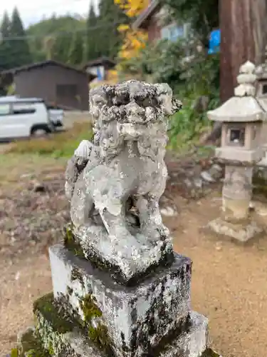 久須斯神社の狛犬